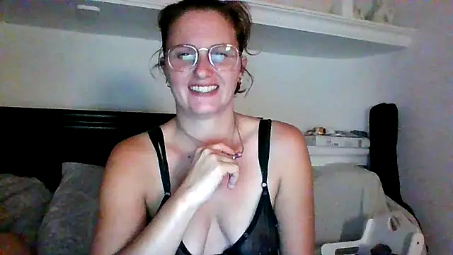 Snapshot of xcrazzycat chatting on 10.20.25 xcrazzycat online show from 10.20.25