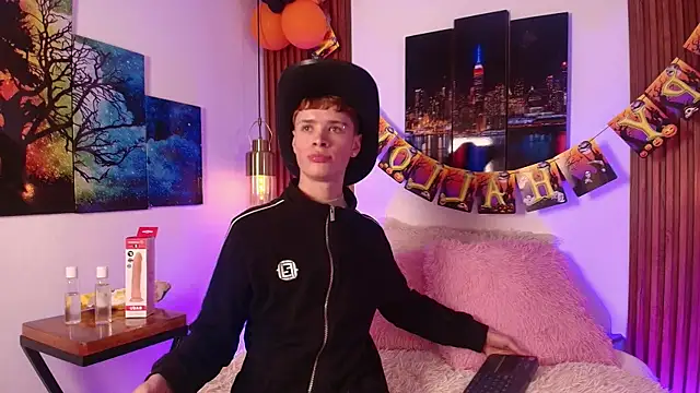 Snapshot of JackFrosst chatting on 10.30.25 JackFrosst online show from 10.30.25