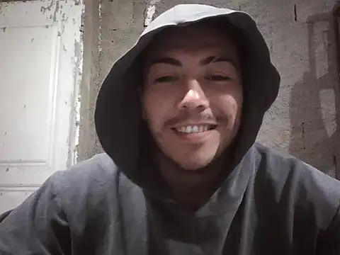 Snapshot of Lucius-08 chatting on 10.05.25 Lucius-08 online show from 10.05.25