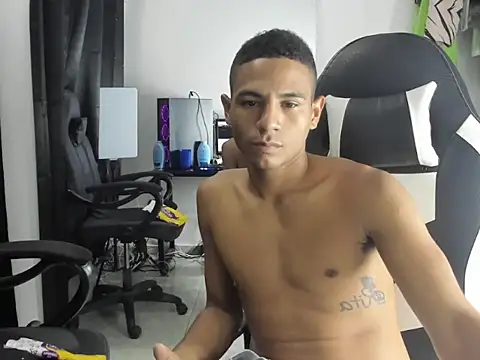 Snapshot of Latin_Boy420 chatting on 11.13.25 Latin Boy420 online show from 11.13.25