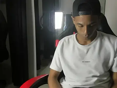 Snapshot of Latin_Boy420 chatting on 11.18.25 Latin Boy420 online show from 11.18.25