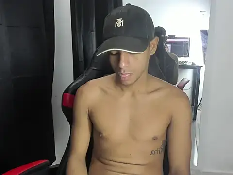 Snapshot of Latin_Boy420 chatting on 11.19.25 Latin Boy420 online show from 11.19.25