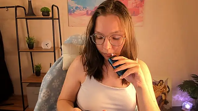 Nuura Moore online show from 10.10.25