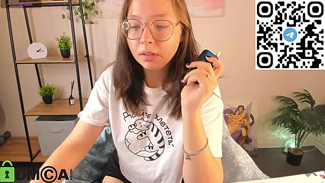 Nuura Moore online show from 10.29.25