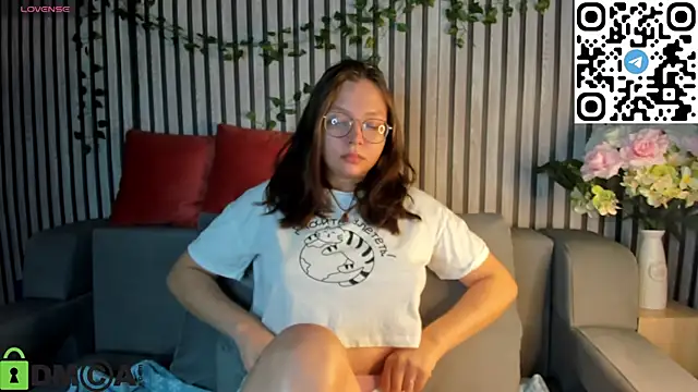 Nuura Moore online show from 11.19.25