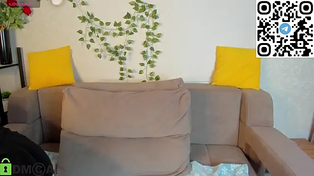 Nuura Moore online show from 11.29.25