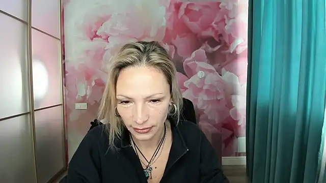 AlinaMoor online show from 10.21.25