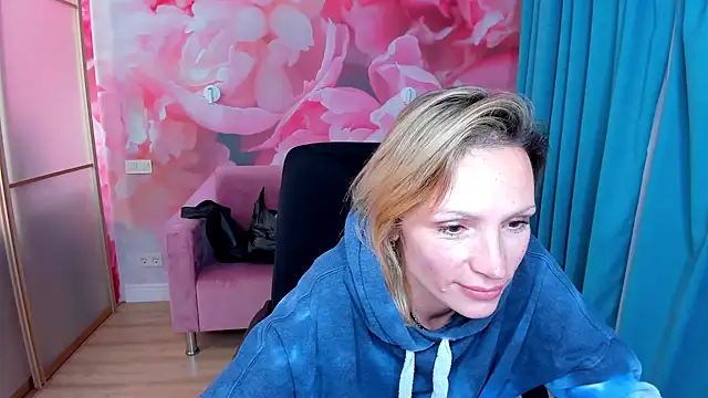 AlinaMoor online show from 11.26.25