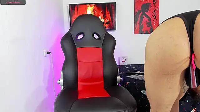 Snapshot of kenny-race chatting on 12.21.25 kenny-race online show from 12.21.25