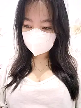 Snapshot of Xuka203 chatting on 10.28.25 Xuka203 online show from 10.28.25