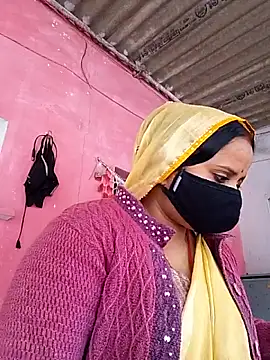 Snapshot of Cr_sonam chatting on 12.22.25 Cr sonam online show from 12.22.25