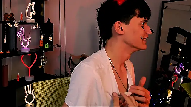 Snapshot of rico_steel chatting on 10.30.25 rico steel online show from 10.30.25