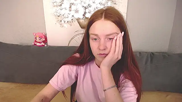 Snapshot of Evarey_ chatting on 10.18.25 Evarey online show from 10.18.25