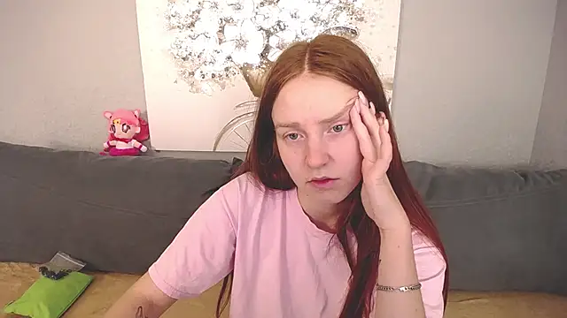 Snapshot of Evarey_ chatting on 10.20.25 Evarey online show from 10.20.25