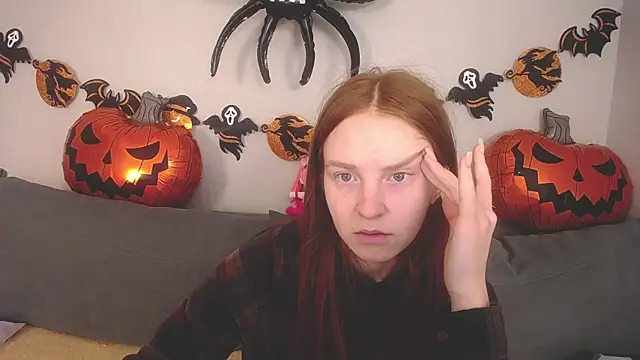 Snapshot of Evarey_ chatting on 11.02.25 Evarey online show from 11.02.25