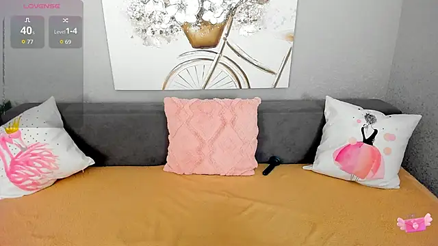 Snapshot of Evarey_ chatting on 12.05.25 Evarey online show from 12.05.25