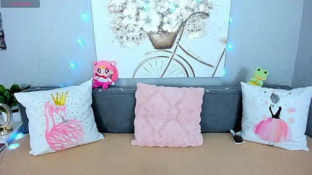 Snapshot of Evarey_ chatting on 12.17.25 Evarey online show from 12.17.25