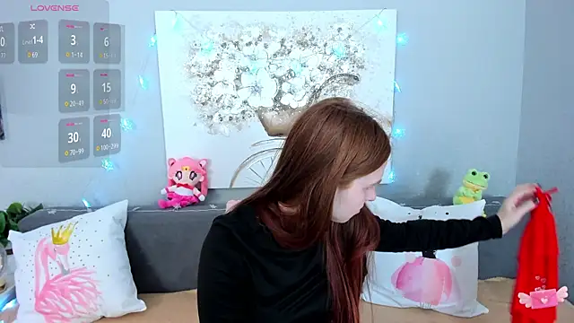 Snapshot of Evarey_ chatting on 12.19.25 Evarey online show from 12.19.25