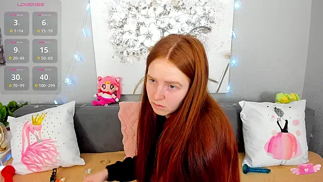 Snapshot of Evarey_ chatting on 12.20.25 Evarey online show from 12.20.25