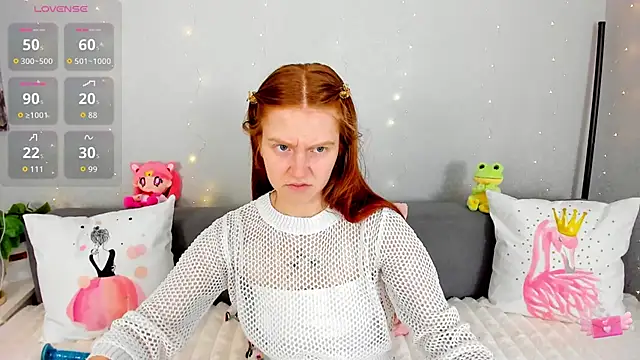 Snapshot of Evarey_ chatting on 12.22.25 Evarey online show from 12.22.25