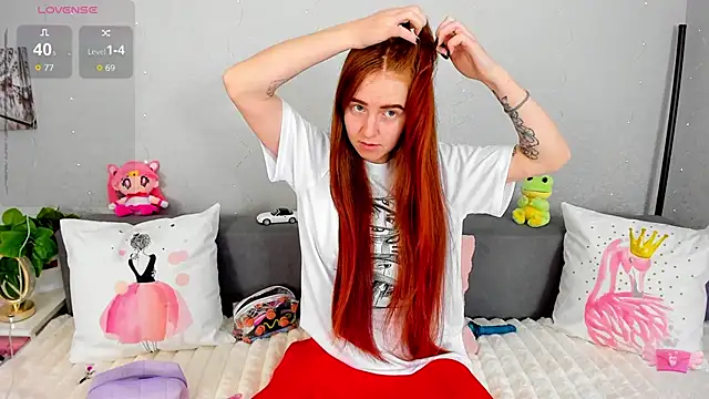 Snapshot of Evarey_ chatting on 12.23.25 Evarey online show from 12.23.25