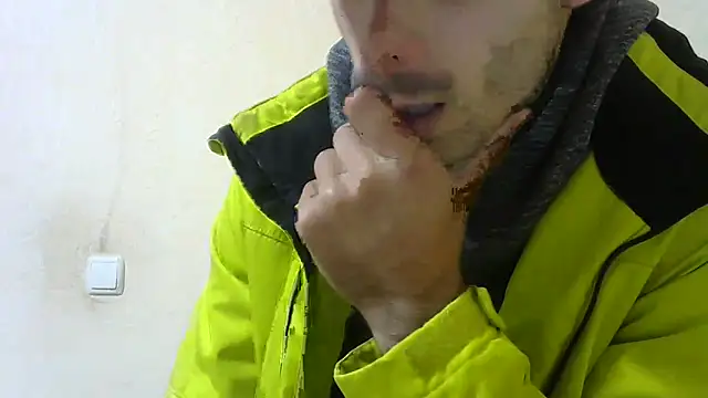 Snapshot of MakabulaAndrey chatting on 10.21.25 MakabulaAndrey online show from 10.21.25
