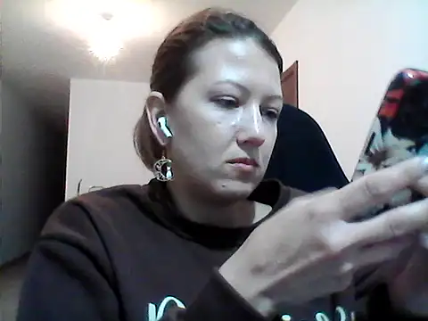 Snapshot of Karivane chatting on 03.15.26 Karivane online show from 03.15.26