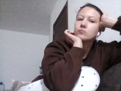 Snapshot of Karivane chatting on 03.26.26 Karivane online show from 03.26.26