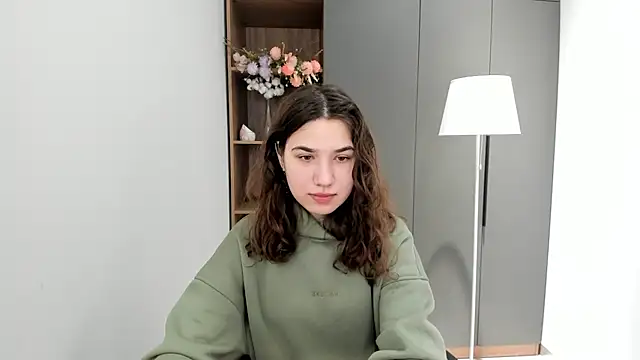 Snapshot of AmmieGerber chatting on 10.08.25 AmmieGerber online show from 10.08.25