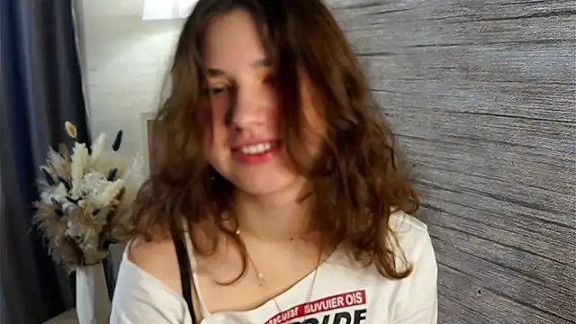 Snapshot of AmmieGerber chatting on 10.17.25 AmmieGerber online show from 10.17.25