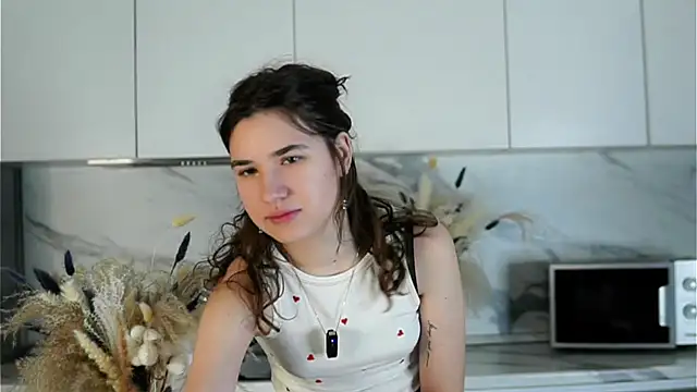 Snapshot of AmmieGerber chatting on 10.22.25 AmmieGerber online show from 10.22.25