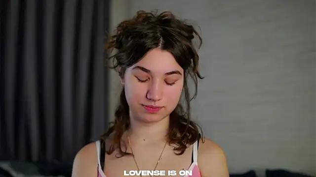 Snapshot of AmmieGerber chatting on 11.05.25 AmmieGerber online show from 11.05.25