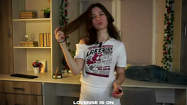 Snapshot of AmmieGerber chatting on 11.29.25 AmmieGerber online show from 11.29.25