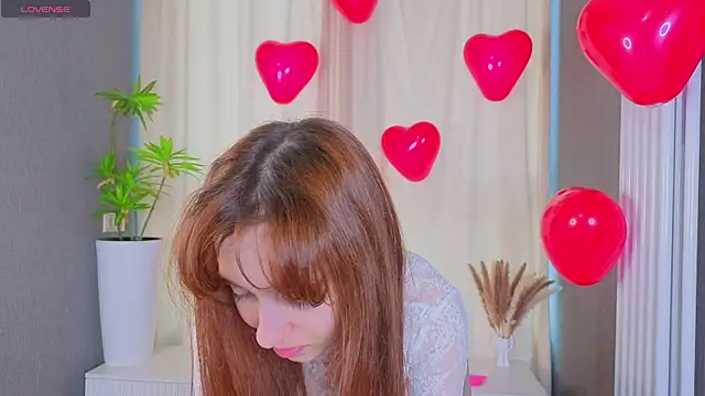 Snapshot of kitsun_ne chatting on 02.14.26 kitsun ne online show from 02.14.26