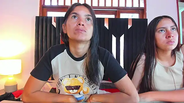 Sofy and Mia online show from 10.29.25