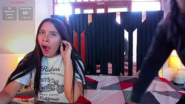 Sofy and Mia online show from 11.05.25