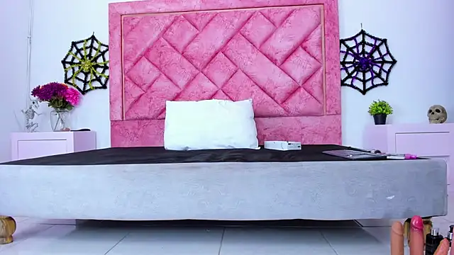 Bigasshott  online show from 10.17.25