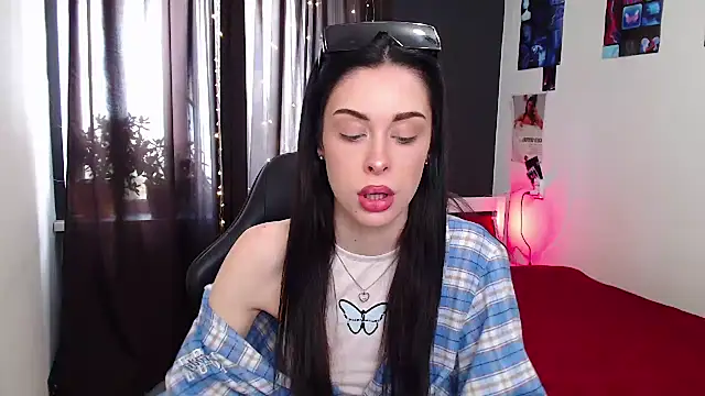 Snapshot of ariel_is_on_vacation chatting on 10.21.25 ariel is on vacation online show from 10.21.25