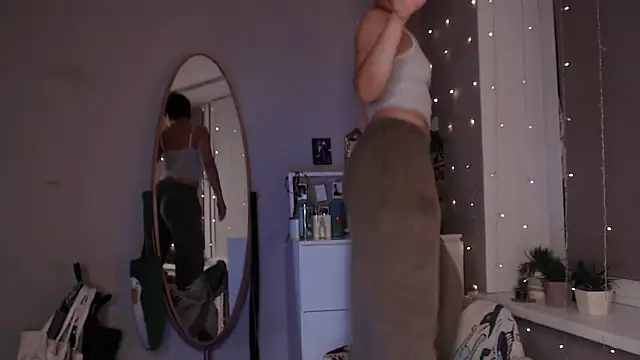 Snapshot of YourHotExSAndra chatting on 10.14.25 YourHotExSAndra online show from 10.14.25