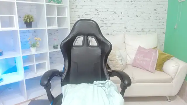 hannahjackson  online show from 11.30.25