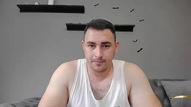 Snapshot of mastermute chatting on 07.04.26 mastermute online show from 07.04.26