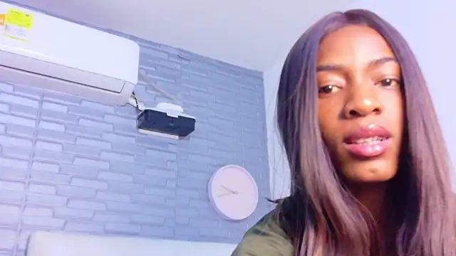 Snapshot of Hungry_pussy18 chatting on 10.27.25 Hungry pussy18 online show from 10.27.25