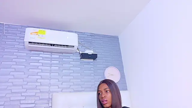 Snapshot of Hungry_pussy18 chatting on 10.28.25 Hungry pussy18 online show from 10.28.25