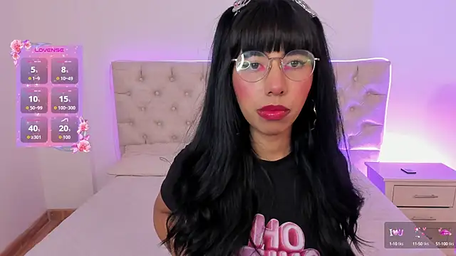 Snapshot of Nina_fox_0691 chatting on 10.16.25 Nina fox 0691 online show from 10.16.25