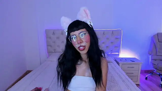 Snapshot of Nina_fox_0691 chatting on 10.18.25 Nina fox 0691 online show from 10.18.25