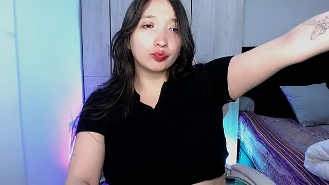 Snapshot of vickyfinal chatting on 10.23.25 vickyfinal online show from 10.23.25