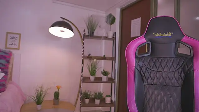 Giia Moretti  online show from 11.10.25