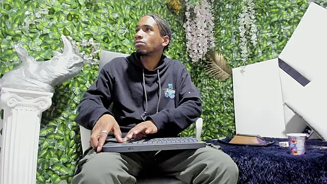 REDBRYAN EBANO online show from 11.05.25