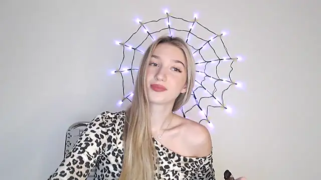Lucyreeel  online show from 10.22.25