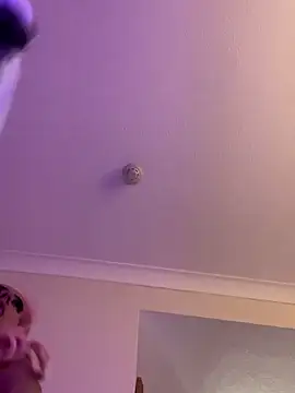 Snapshot of zara_bellexx chatting on 11.26.25 zara bellexx online show from 11.26.25